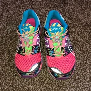 ASIC Gel Noosa Tri 8 shoes in SIZE 6. Gently used.
